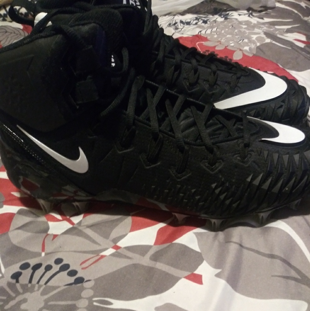 Nike cleats - Picture 2 of 5